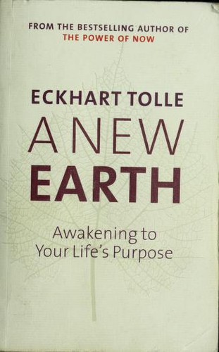 A New Earth (Paperback, 2005, Michael Joseph Ltd/Penguin, Plume / Penguin Books)